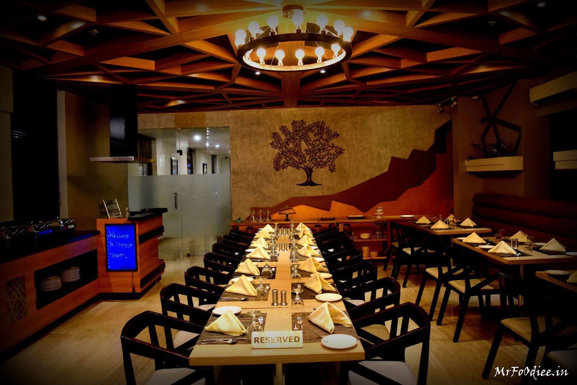 The Centre Point Hotel Chennai Luaran gambar