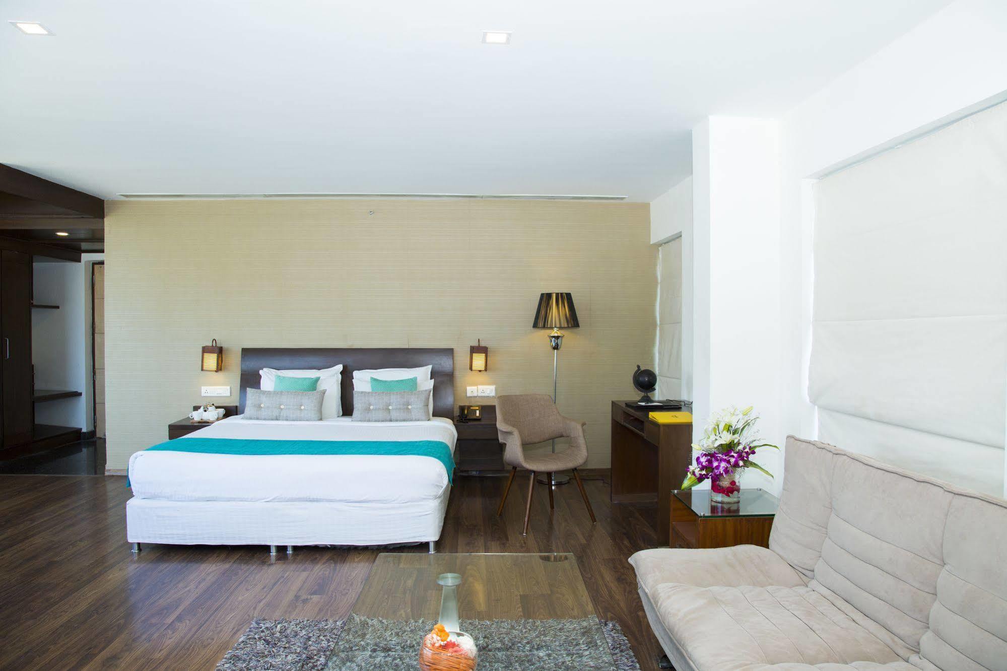 The Centre Point Hotel Chennai Luaran gambar